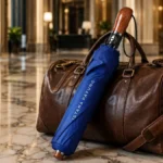 payung lipat premium biru dengan branding Istana Payung di lantai marmer hotel