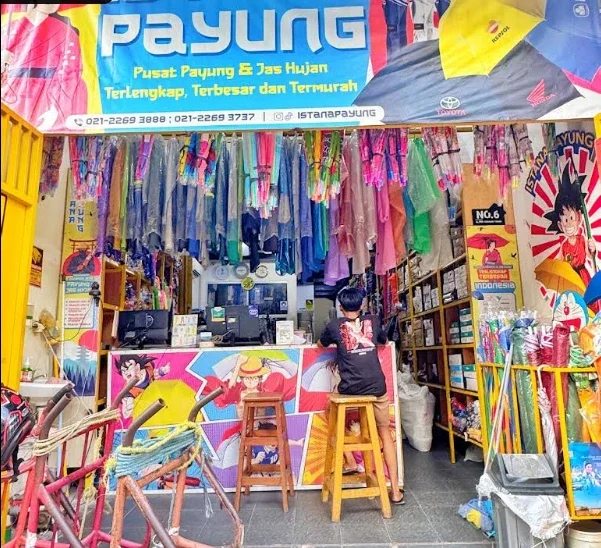 Suasana Toko Payung Istana Payung di Pasar Pagi